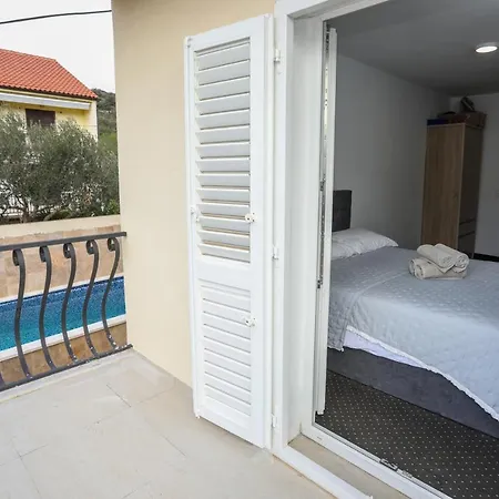 Ana Pool Hvar סטארי גראד
